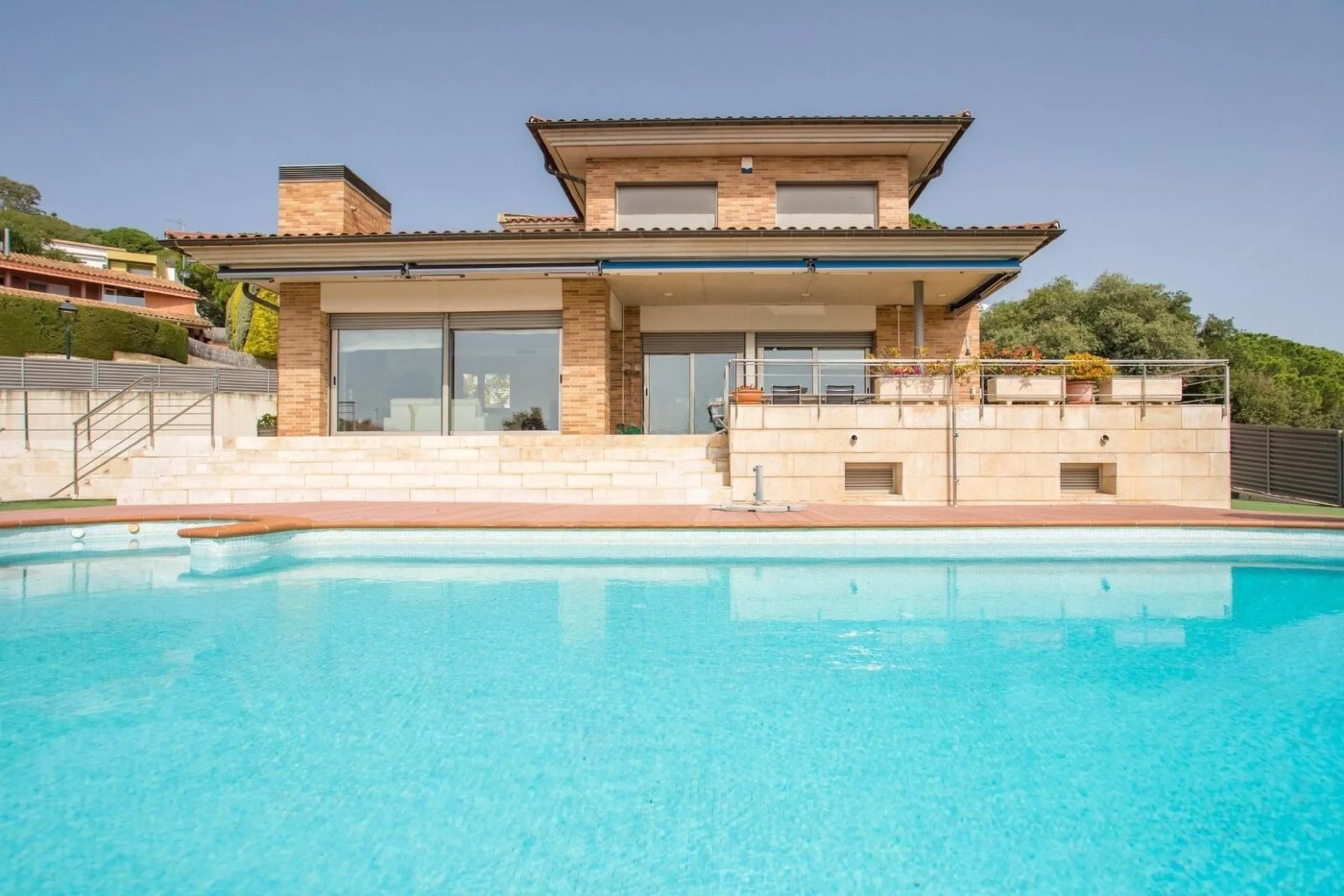 Luxury Villa with Infinity Pool and Exclusive Design in Sant Vicenс de Montalt, Barcelona 