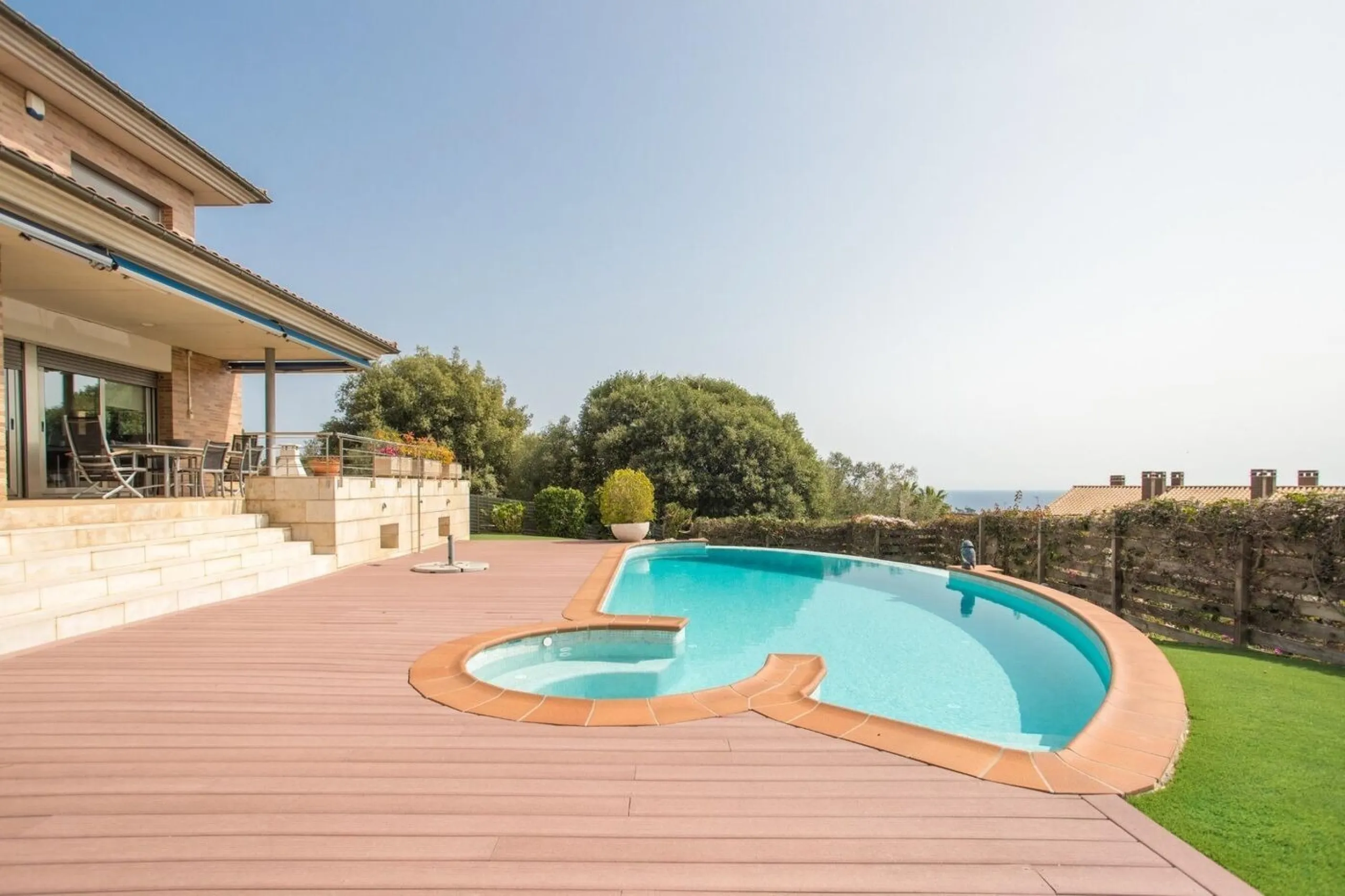 Luxury Villa with Infinity Pool and Exclusive Design in Sant Vicenс de Montalt, Barcelona 