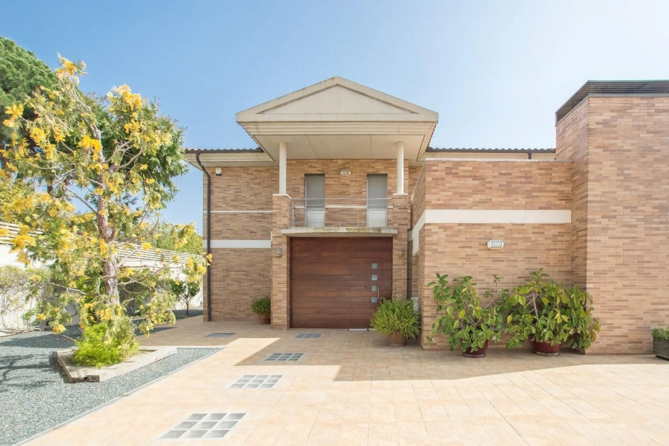 Luxury Villa with Infinity Pool and Exclusive Design in Sant Vicenс de Montalt, Barcelona 