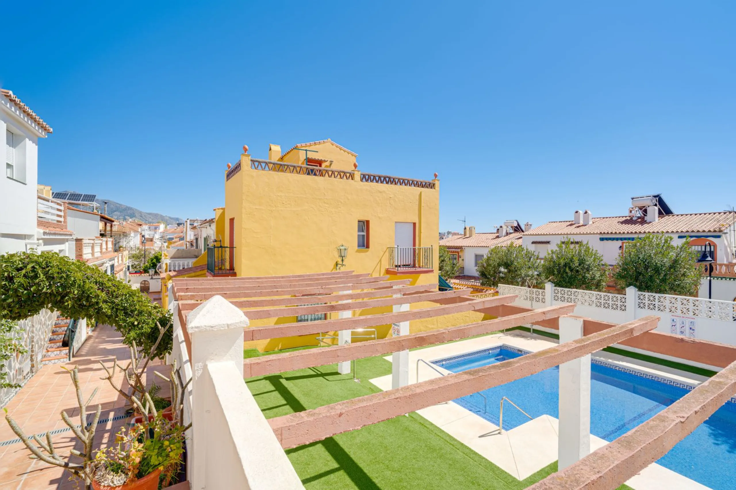 Well Presented Corner Townhouse in Las Lagunas de Mijas