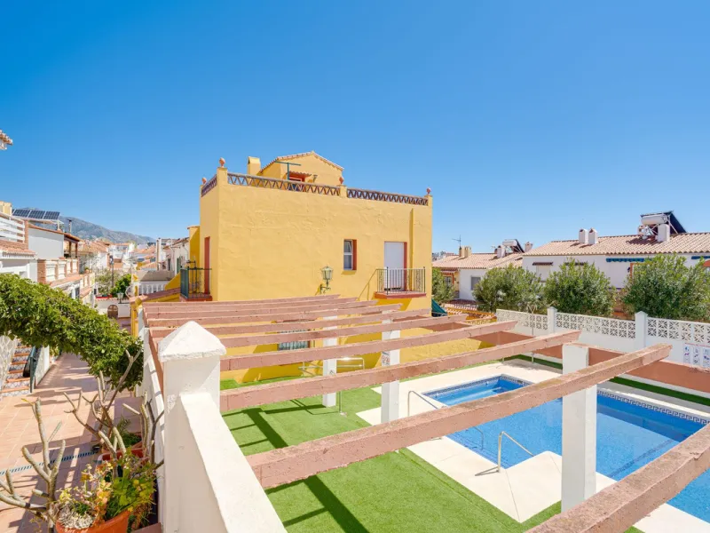 Well Presented Corner Townhouse in Las Lagunas de Mijas