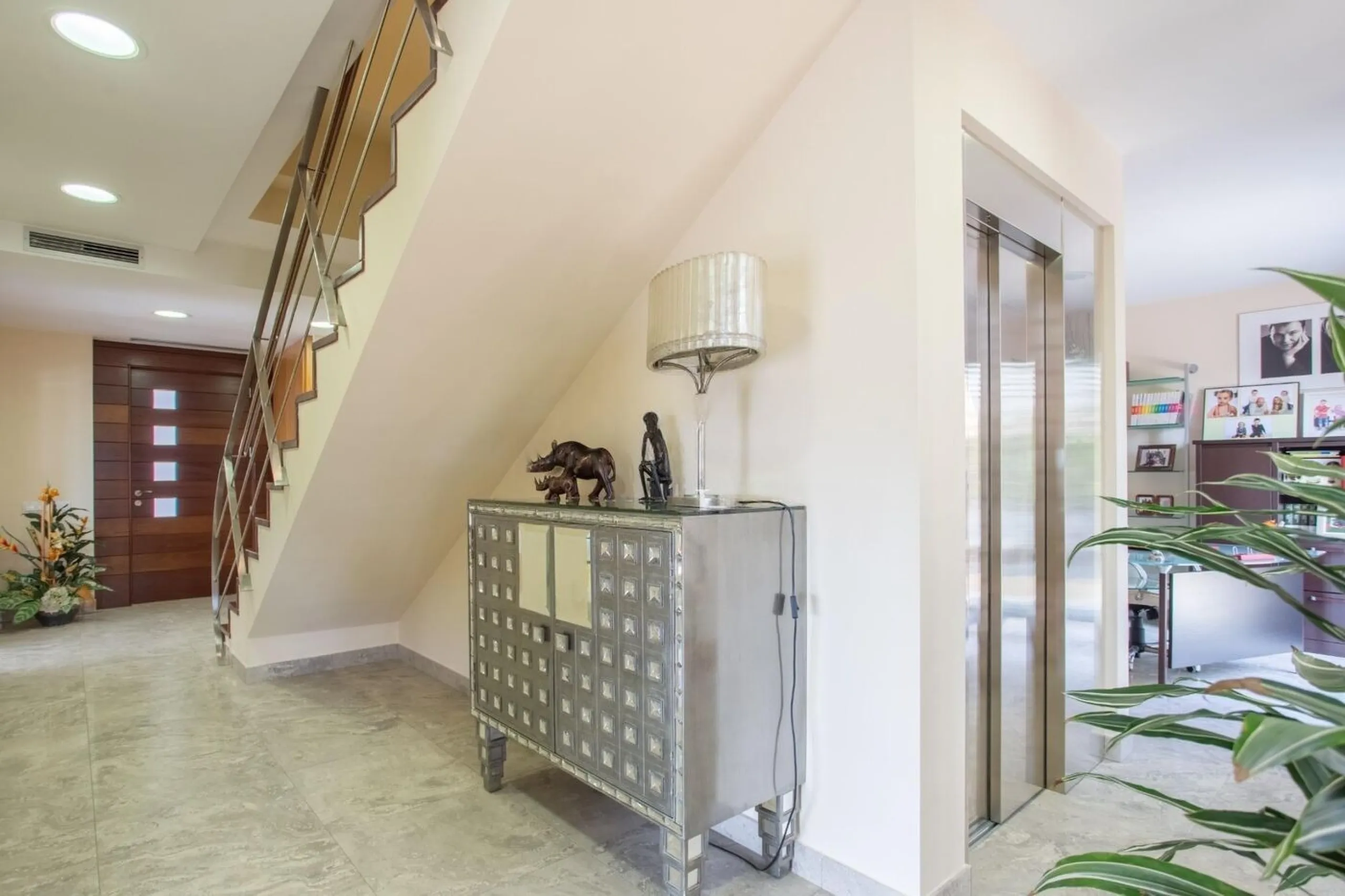 Luxury Villa with Infinity Pool and Exclusive Design in Sant Vicenс de Montalt, Barcelona 