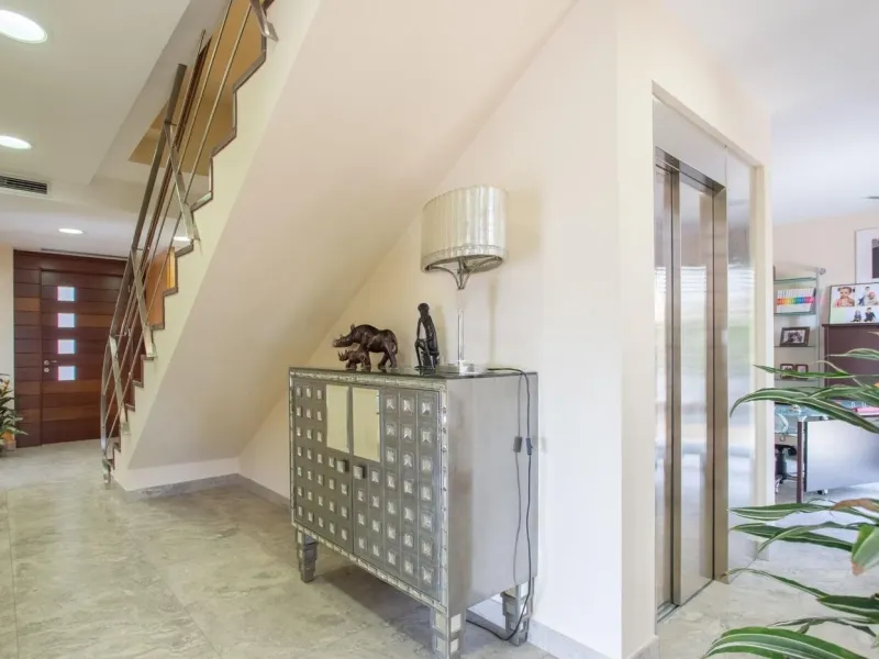 Luxury Villa with Infinity Pool and Exclusive Design in Sant Vicenс de Montalt, Barcelona 