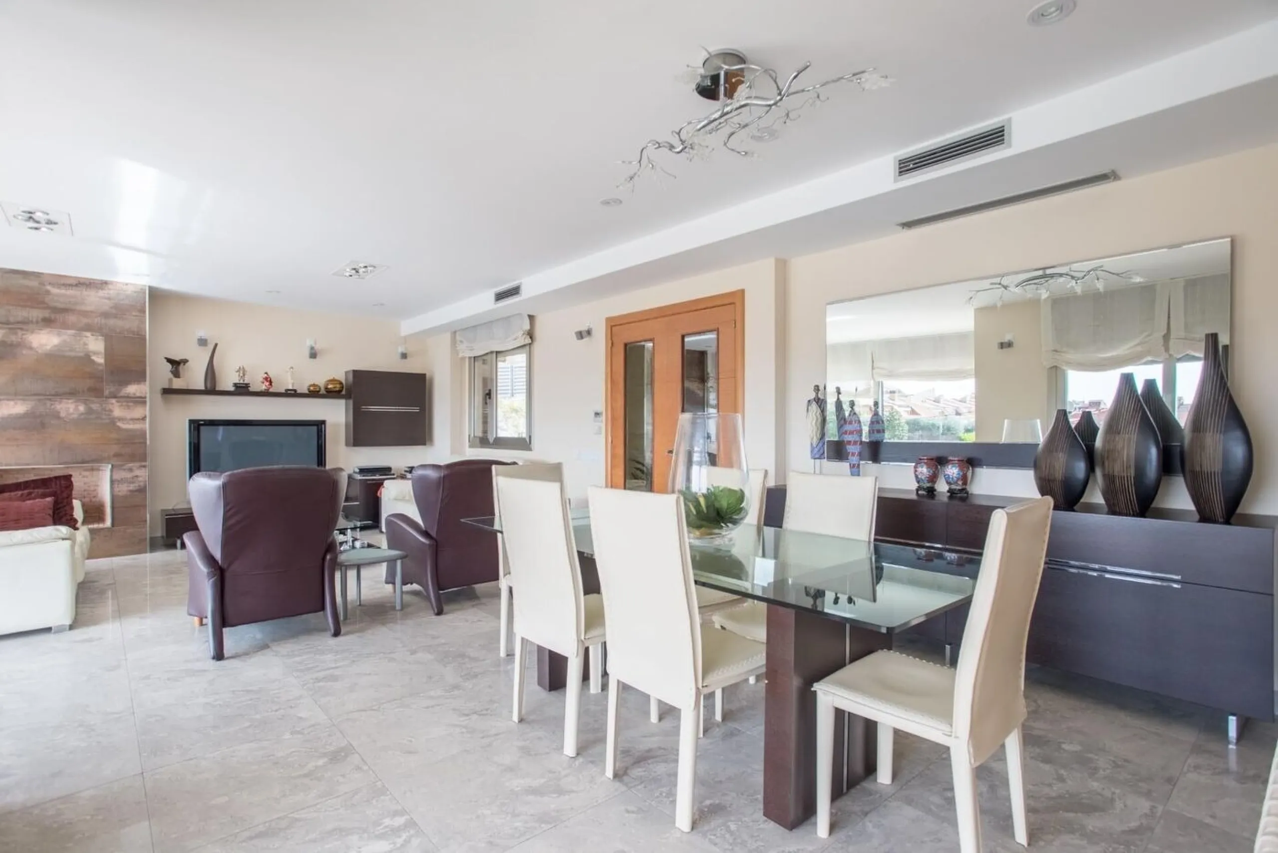 Luxury Villa with Infinity Pool and Exclusive Design in Sant Vicenс de Montalt, Barcelona 