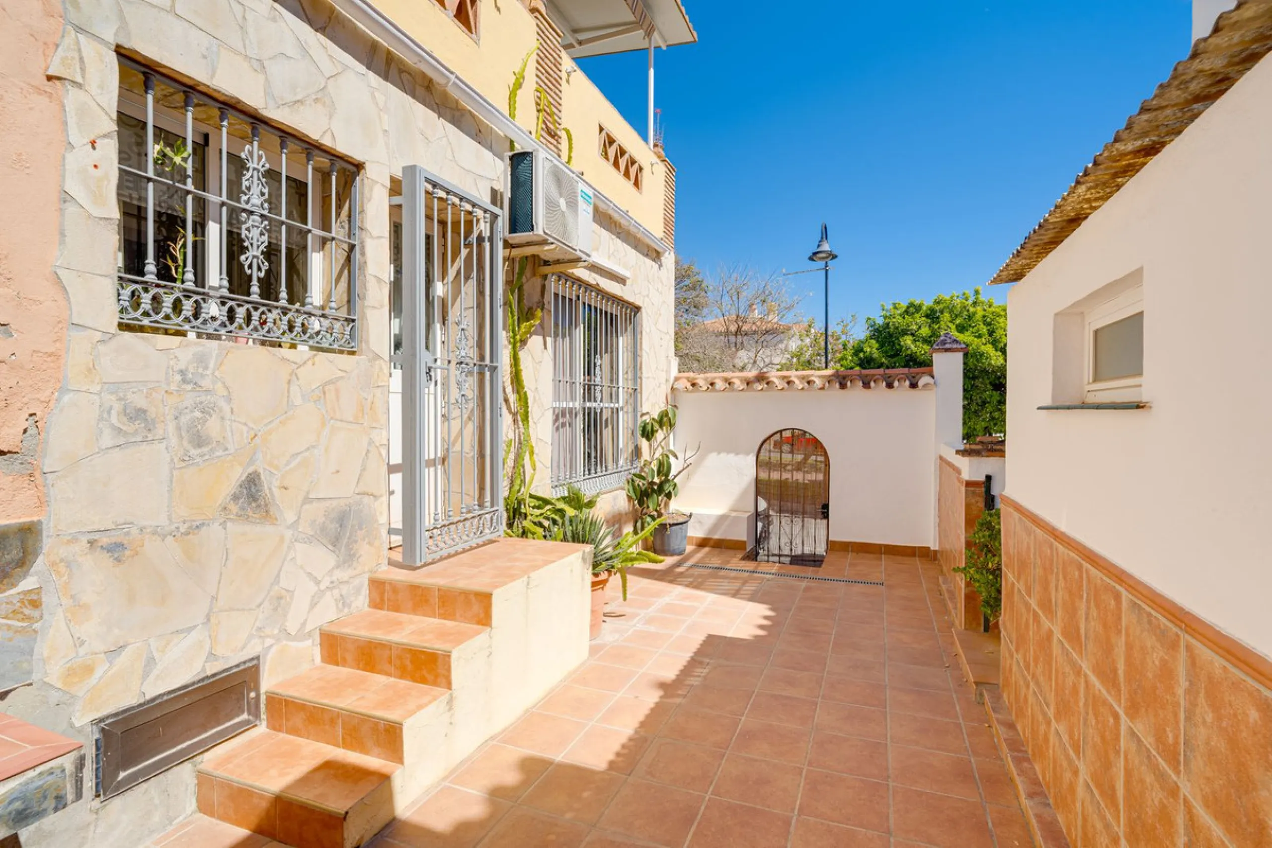 Well Presented Corner Townhouse in Las Lagunas de Mijas