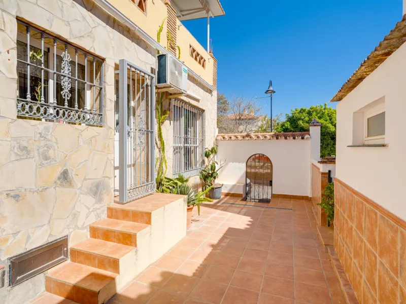 Well Presented Corner Townhouse in Las Lagunas de Mijas