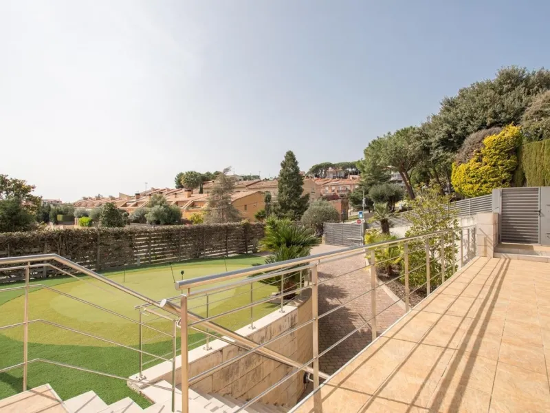 Luxury Villa with Infinity Pool and Exclusive Design in Sant Vicenс de Montalt, Barcelona 