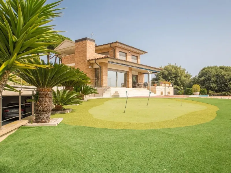 Luxury Villa with Infinity Pool and Exclusive Design in Sant Vicenс de Montalt, Barcelona 