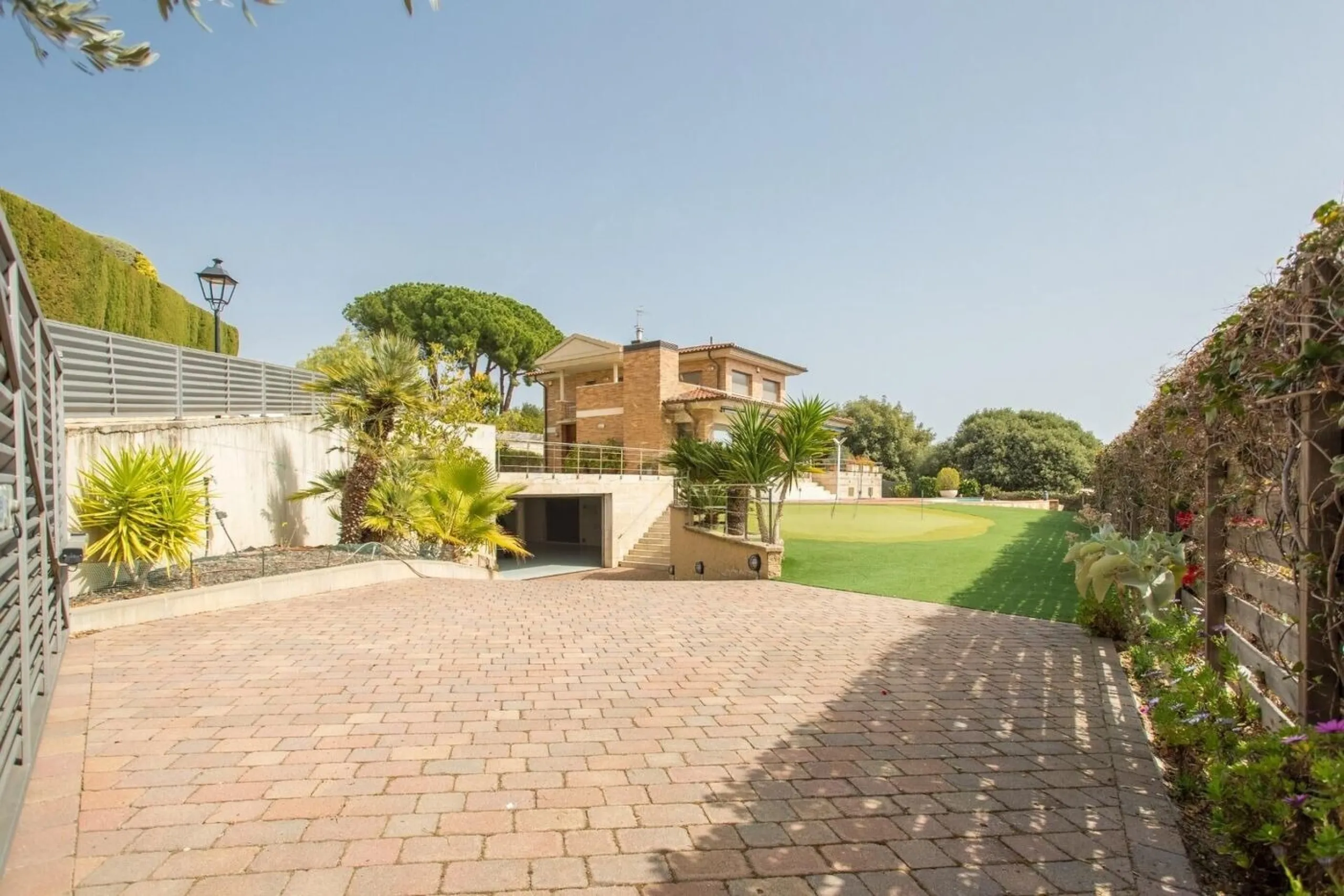 Luxury Villa with Infinity Pool and Exclusive Design in Sant Vicenс de Montalt, Barcelona 