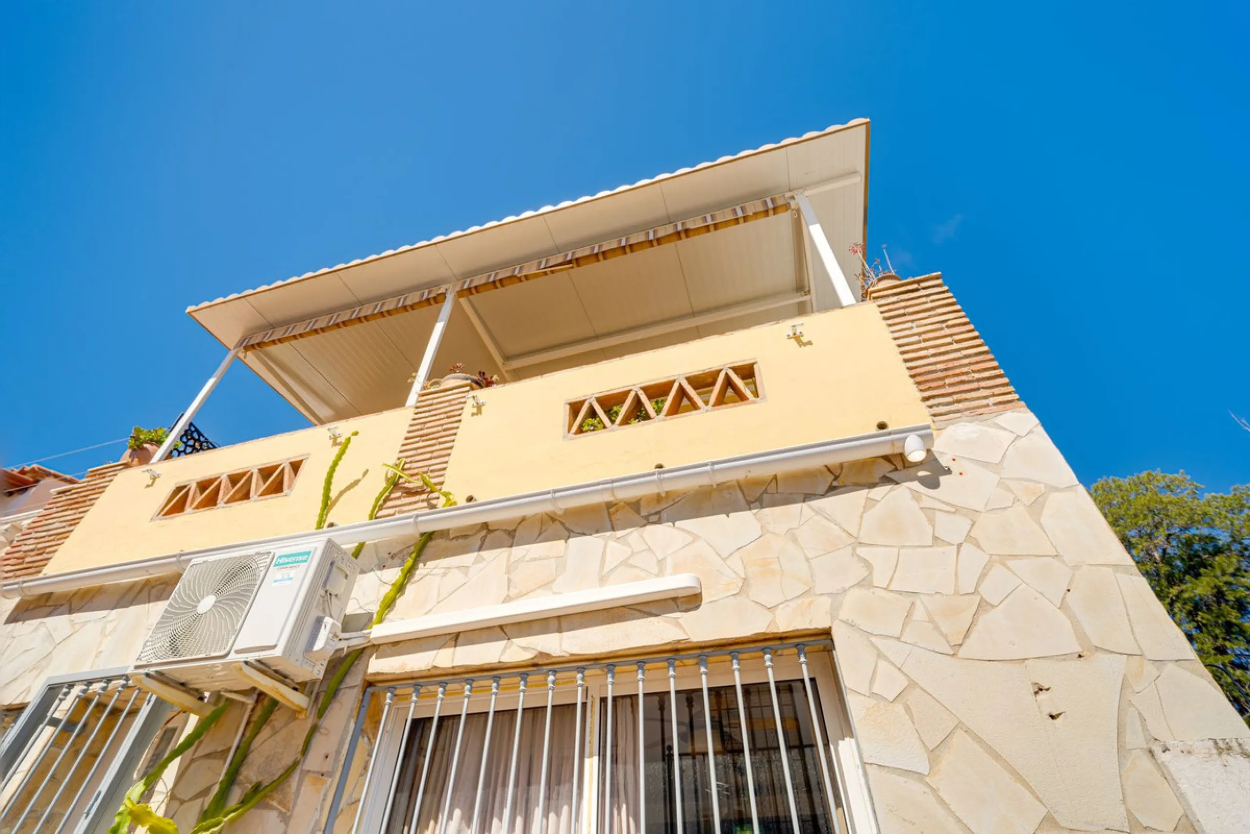 Well Presented Corner Townhouse in Las Lagunas de Mijas
