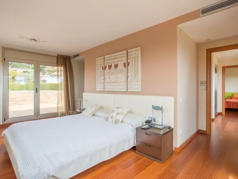 Luxury Villa with Infinity Pool and Exclusive Design in Sant Vicenс de Montalt, Barcelona 