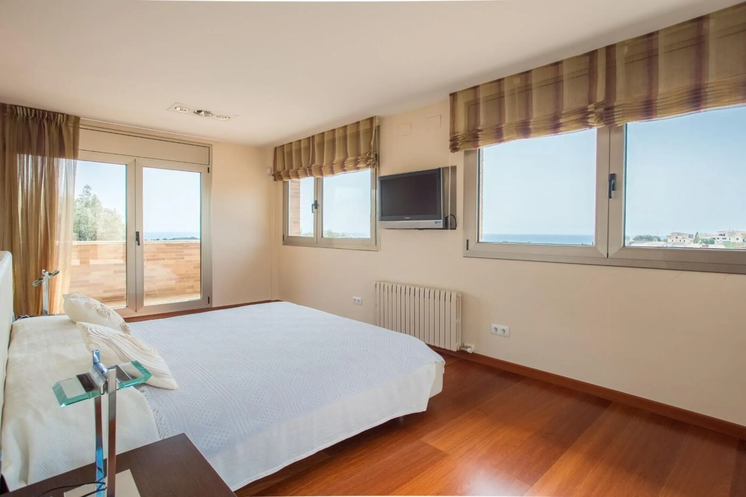 Luxury Villa with Infinity Pool and Exclusive Design in Sant Vicenс de Montalt, Barcelona 
