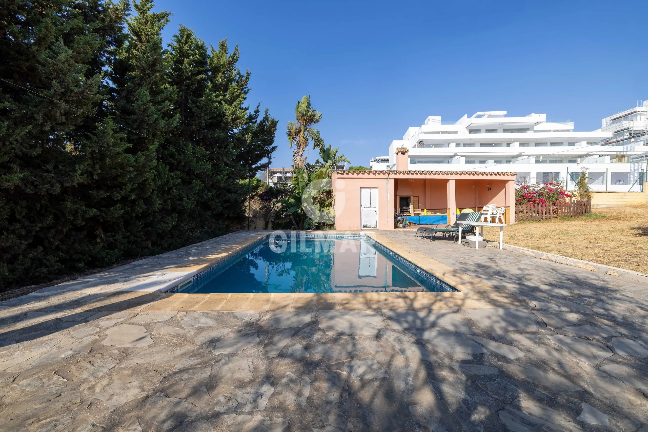 Chalet Independiente en Estepona - Málaga