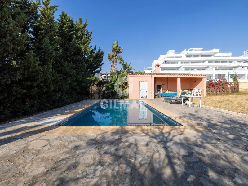 Chalet Independiente en Estepona - Málaga