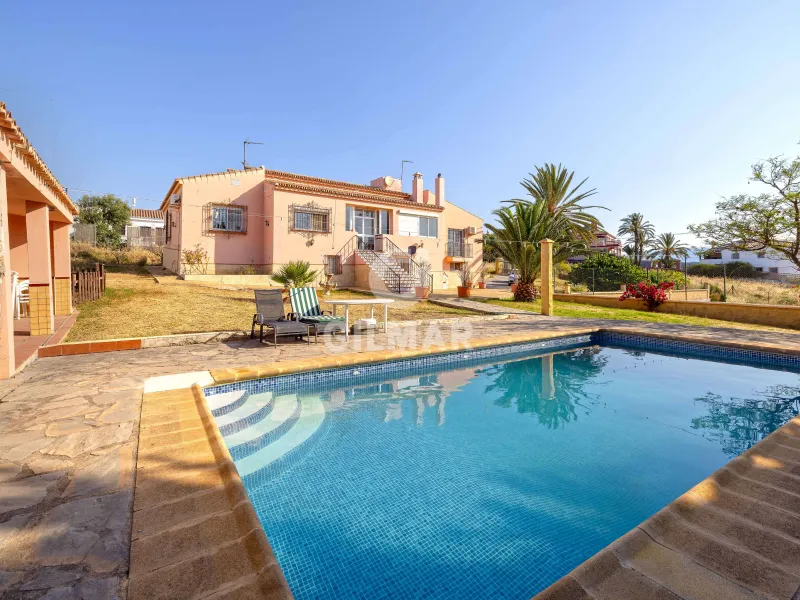 Chalet Independiente en Estepona - Málaga