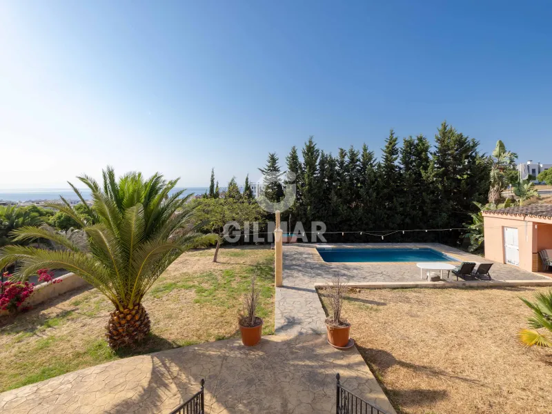 Chalet Independiente en Estepona - Málaga