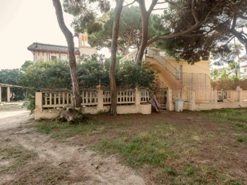 Modernist Seafront Estate on Paseo de los Ingleses, Caldes d’Estrac, Barcelona
