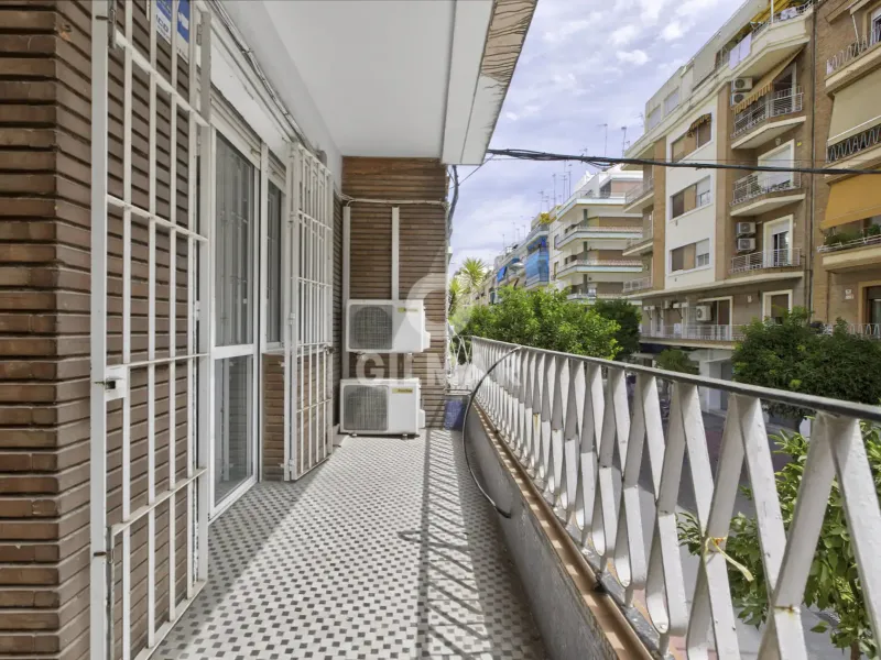 Piso en Los Remedios - Sevilla