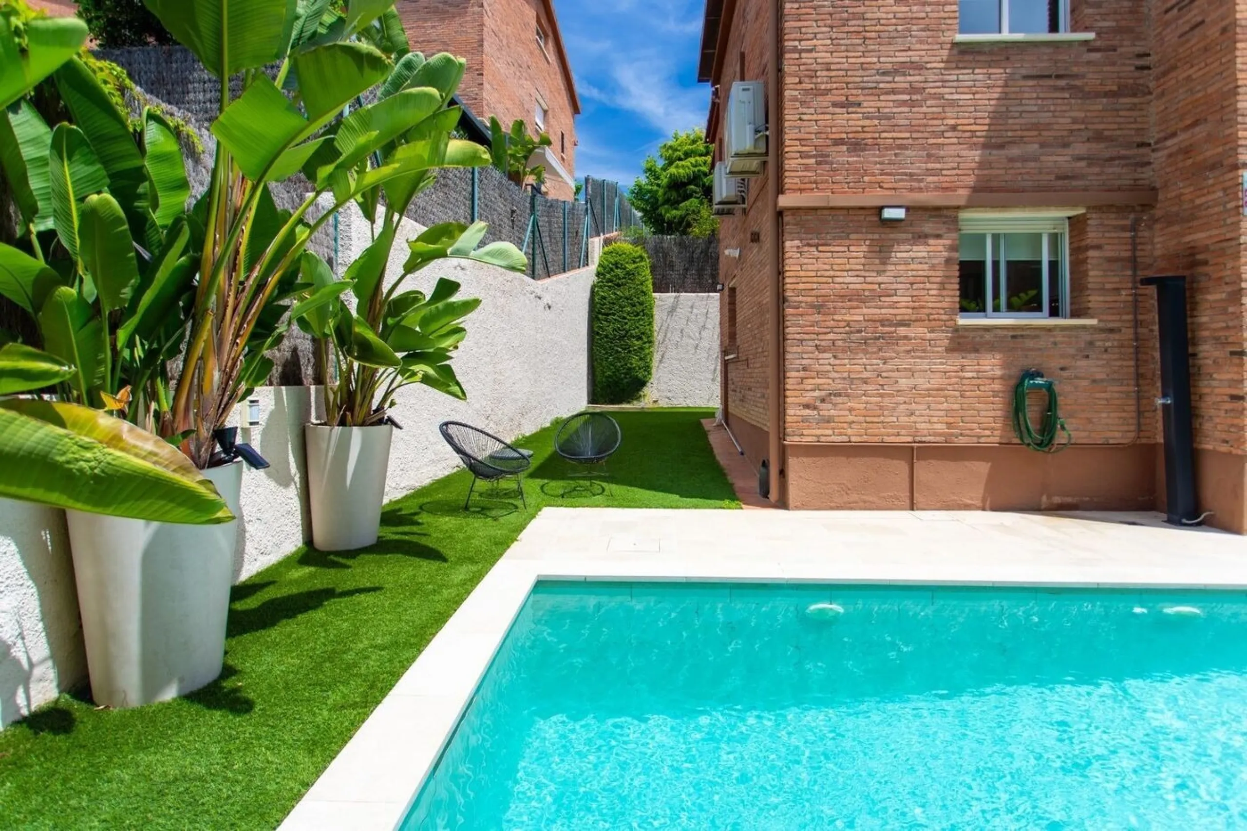 Contemporary Villa with Pool and Sea Views in El Masnou, Barcelona