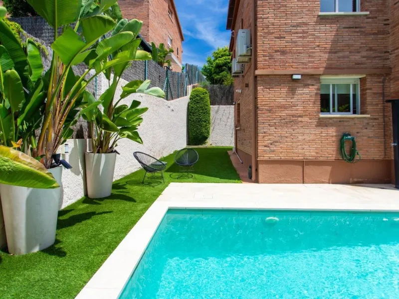 Contemporary Villa with Pool and Sea Views in El Masnou, Barcelona