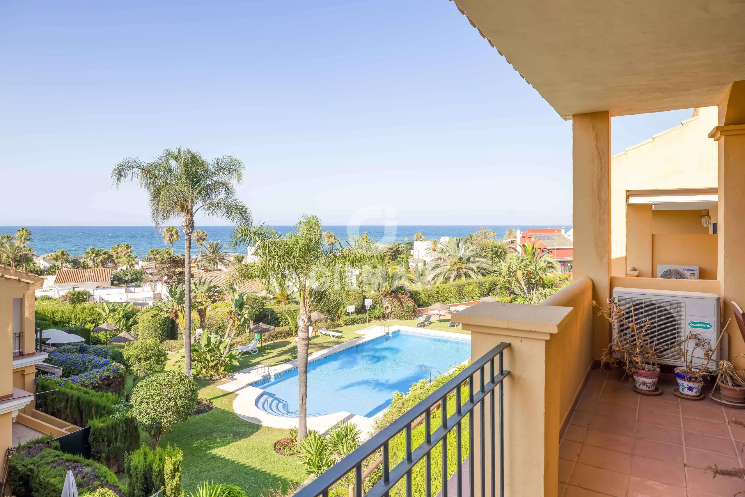 Duplex penthouse in Marbella Este - Málaga