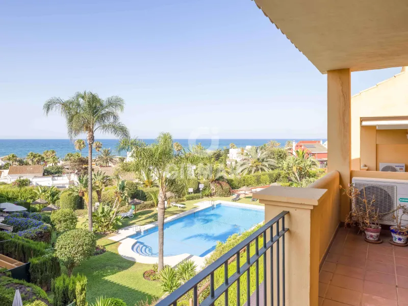 Duplex penthouse in Marbella Este - Málaga