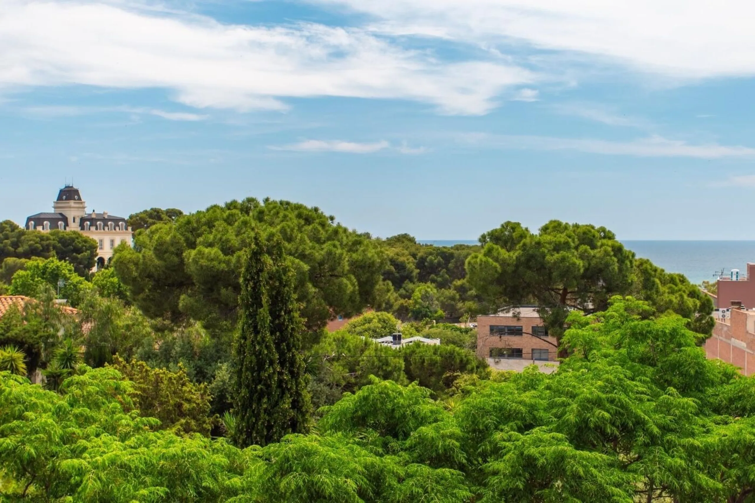 Contemporary Villa with Pool and Sea Views in El Masnou, Barcelona