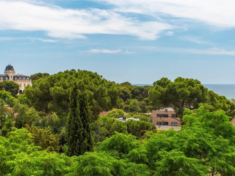 Contemporary Villa with Pool and Sea Views in El Masnou, Barcelona