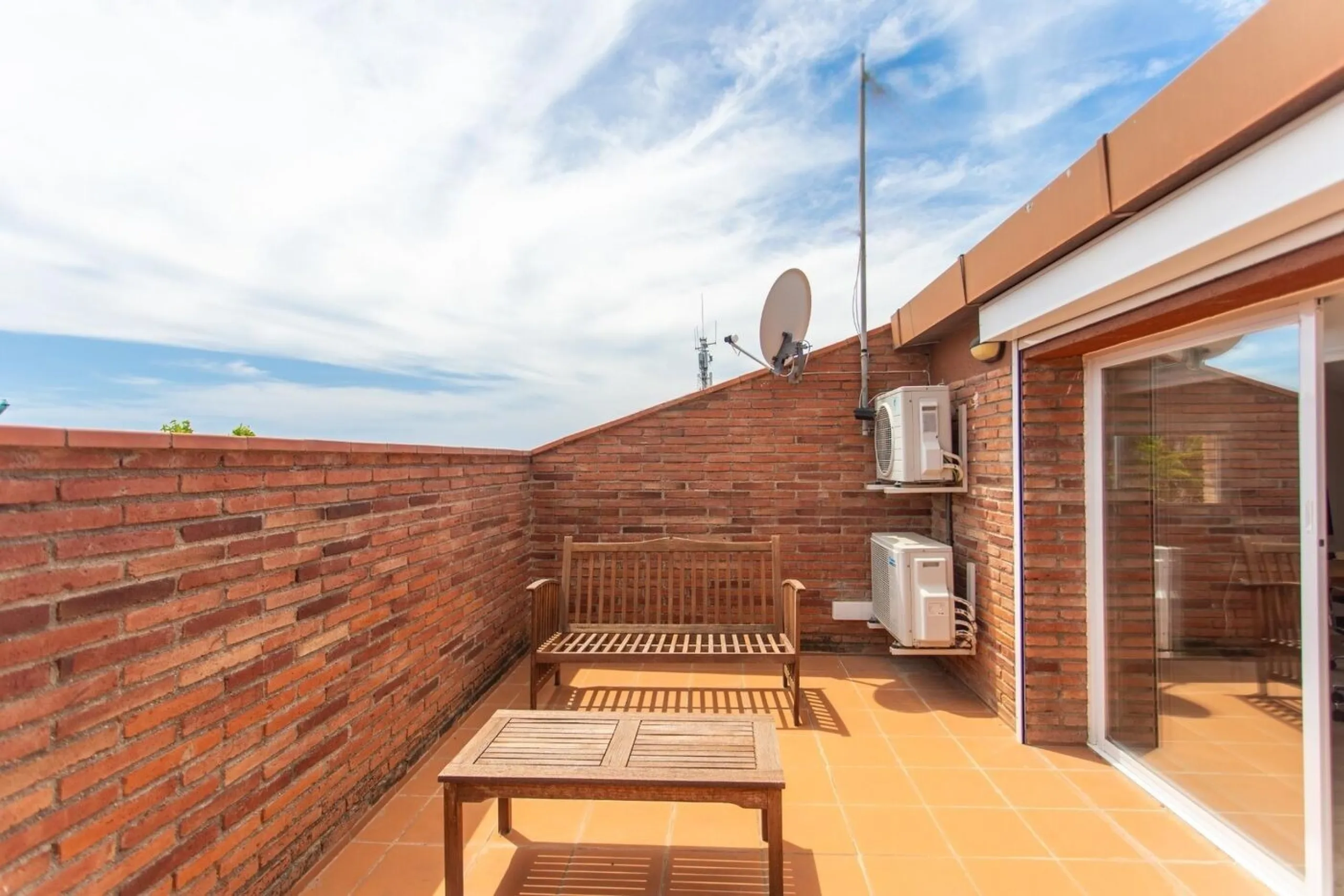 Contemporary Villa with Pool and Sea Views in El Masnou, Barcelona