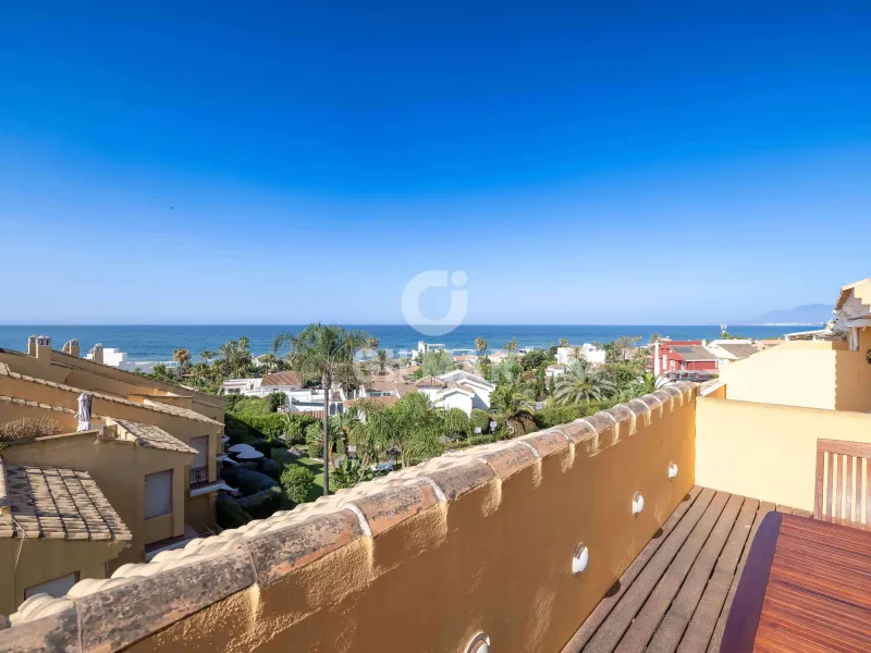 Duplex penthouse in Marbella Este - Málaga