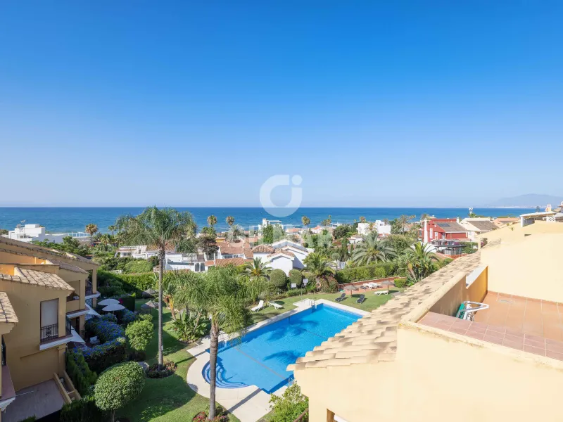 Duplex penthouse in Marbella Este - Málaga