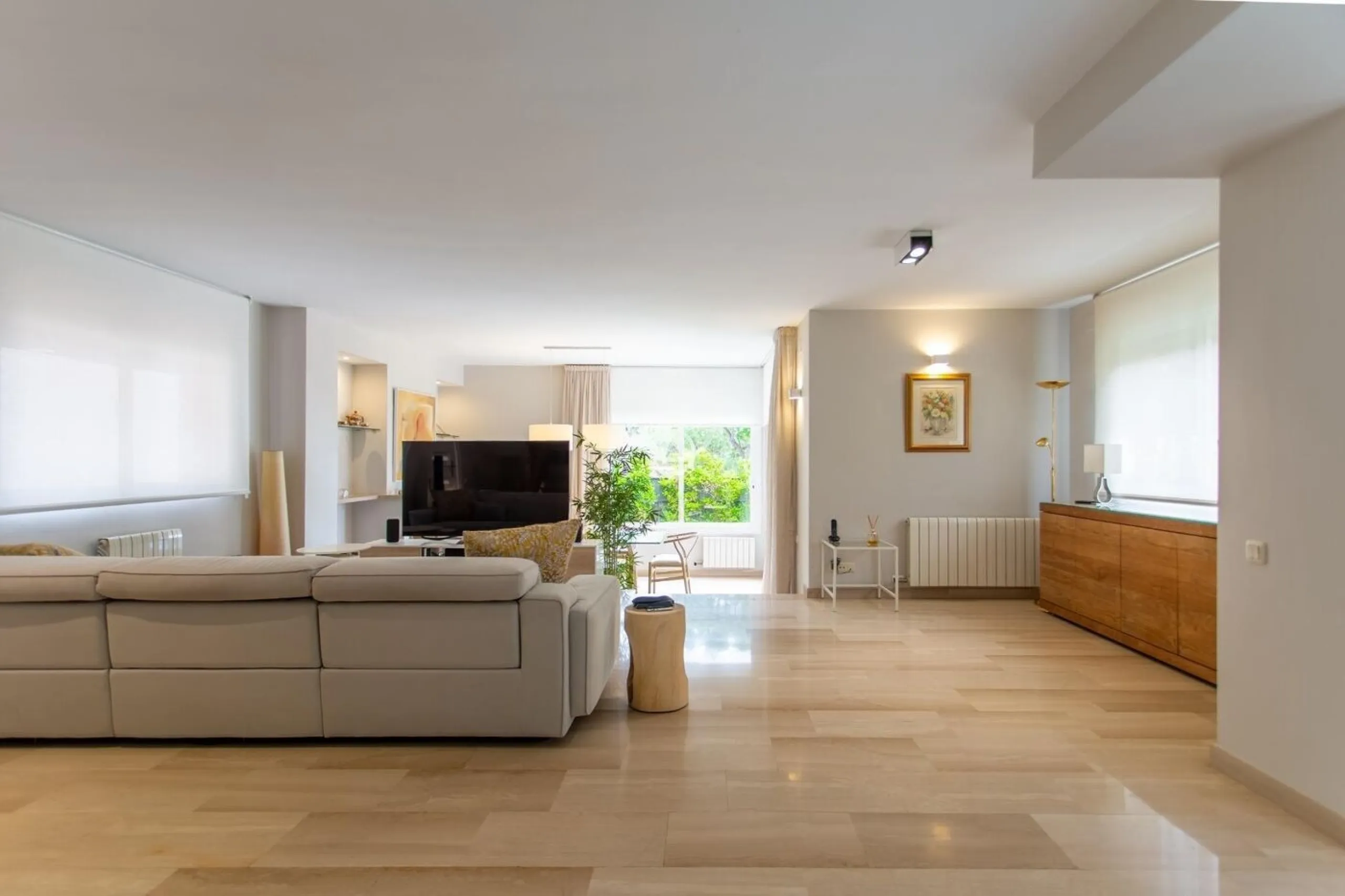 Contemporary Villa with Pool and Sea Views in El Masnou, Barcelona