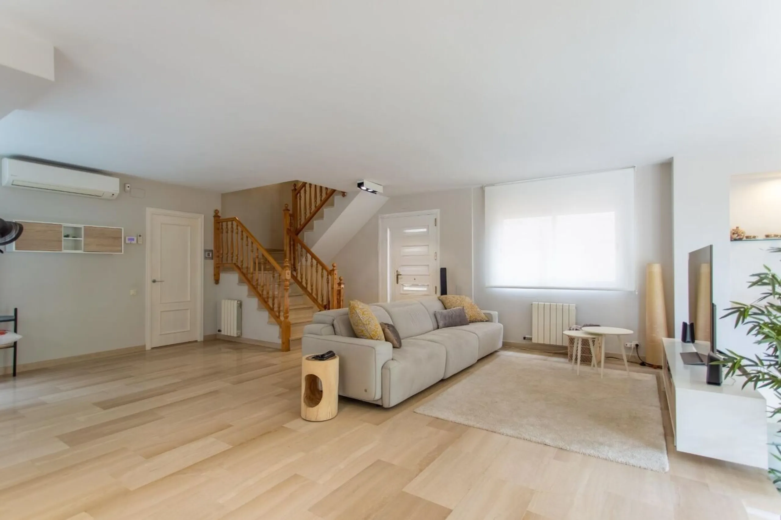 Contemporary Villa with Pool and Sea Views in El Masnou, Barcelona