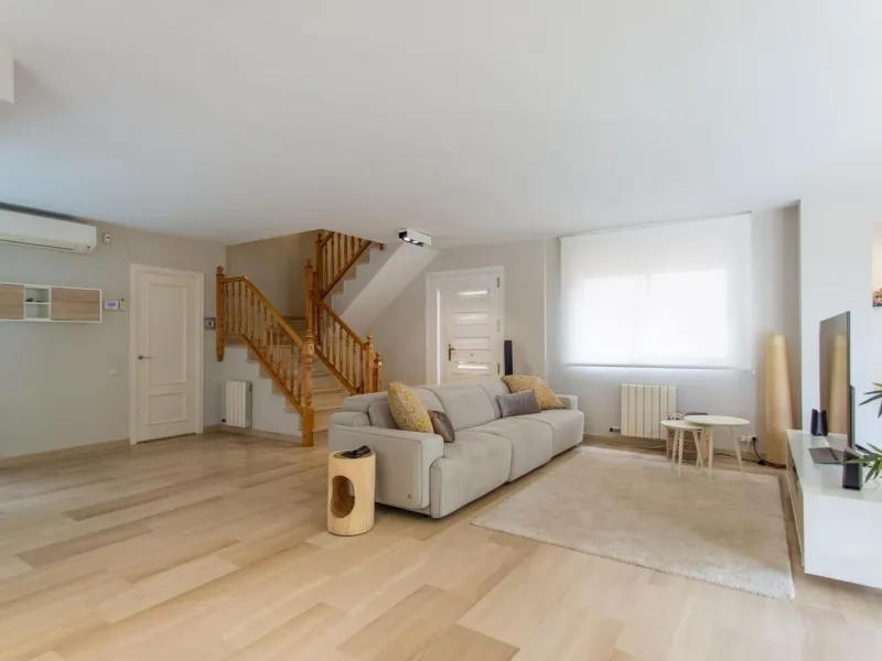 Contemporary Villa with Pool and Sea Views in El Masnou, Barcelona
