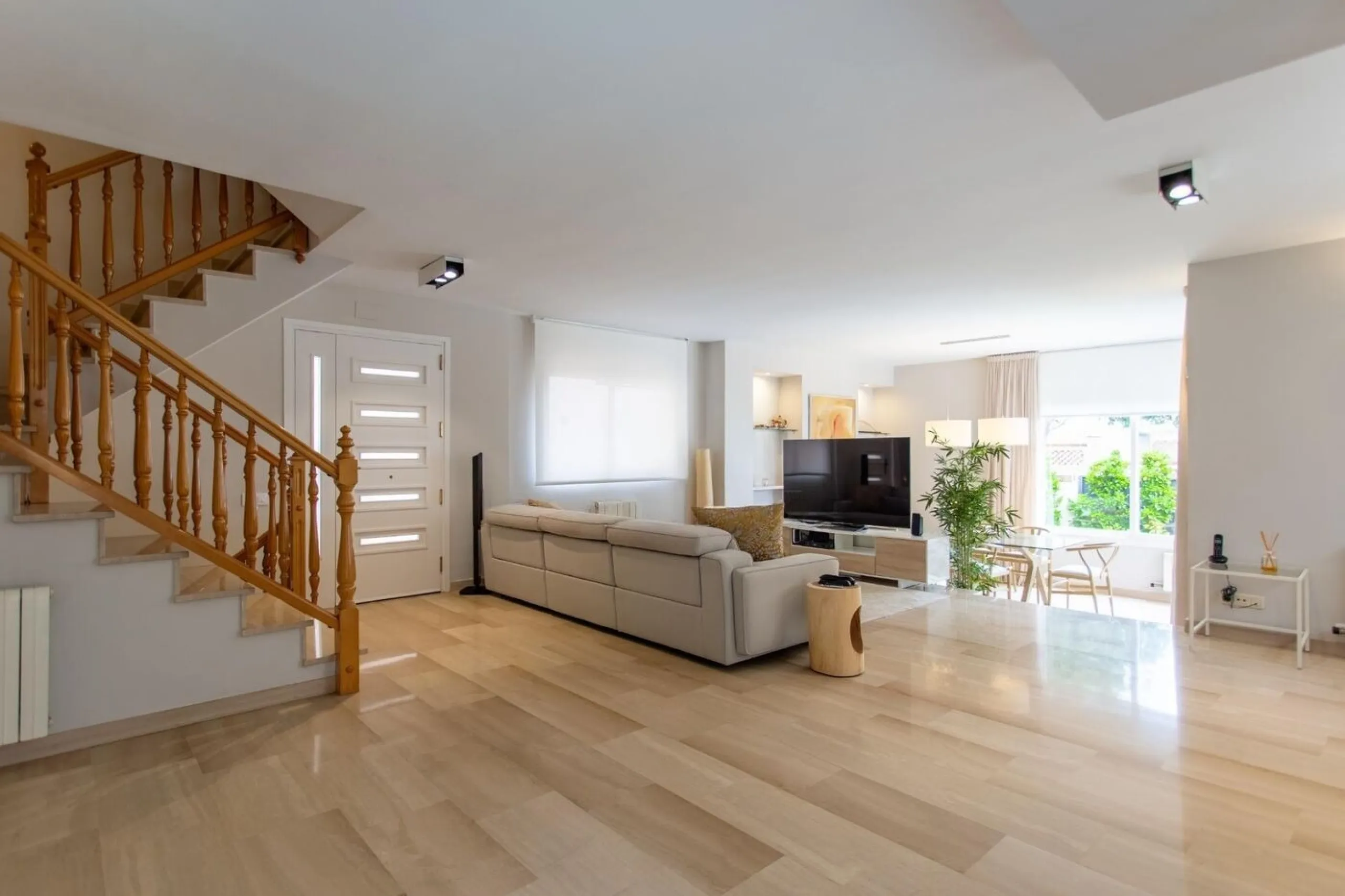 Contemporary Villa with Pool and Sea Views in El Masnou, Barcelona