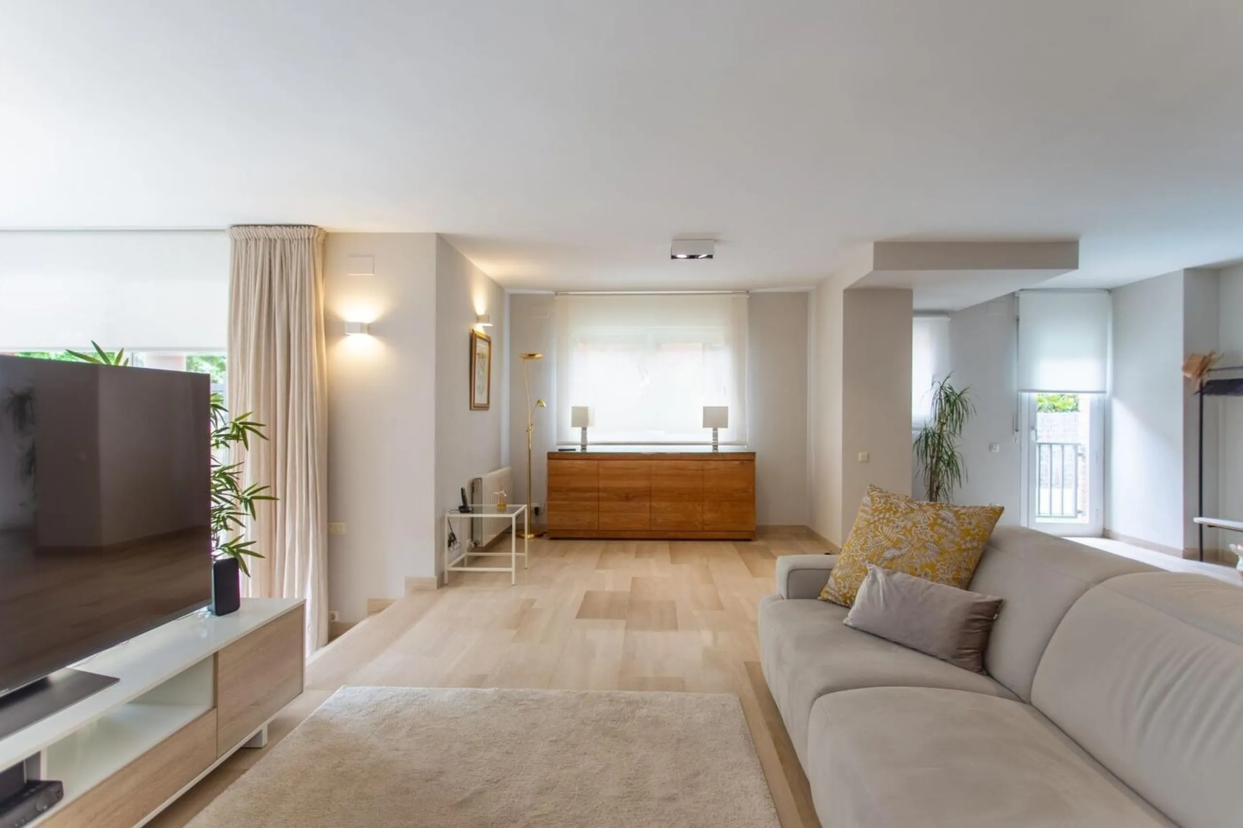 Contemporary Villa with Pool and Sea Views in El Masnou, Barcelona
