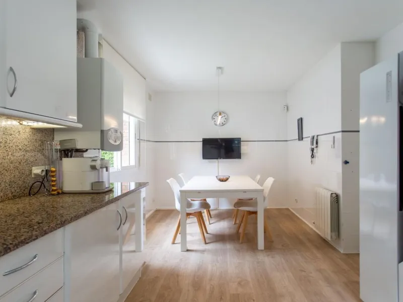 Contemporary Villa with Pool and Sea Views in El Masnou, Barcelona