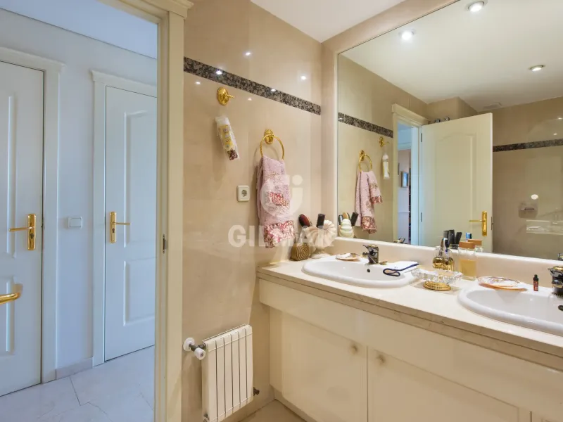 Apartment in Conde Orgaz - Madrid