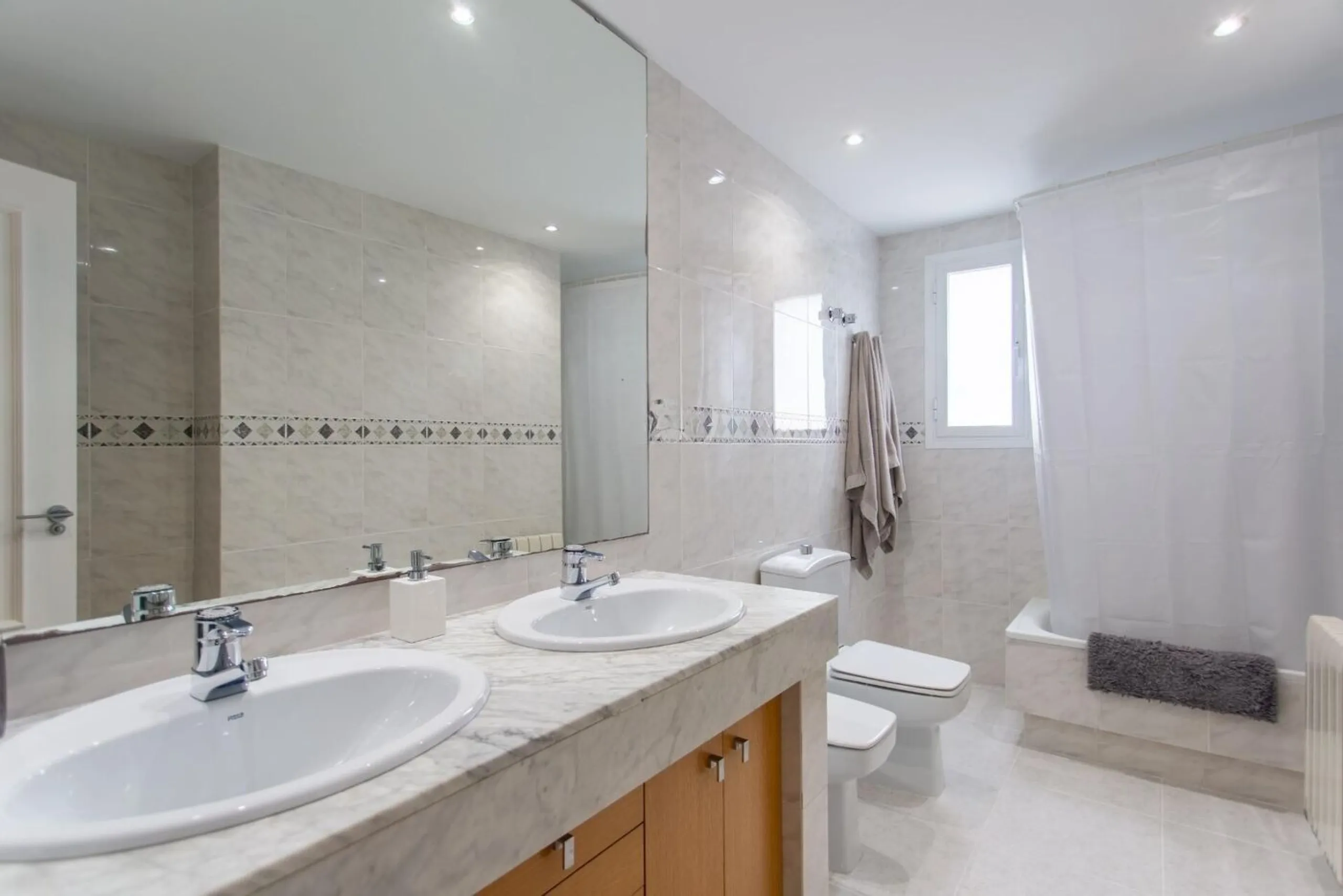 Contemporary Villa with Pool and Sea Views in El Masnou, Barcelona