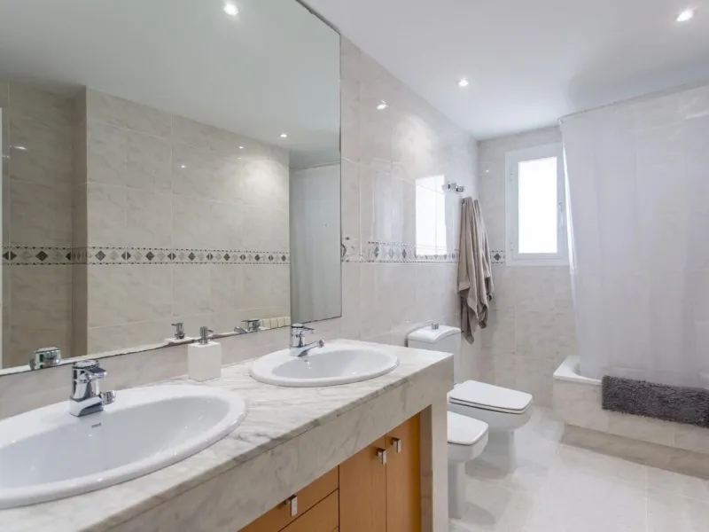 Contemporary Villa with Pool and Sea Views in El Masnou, Barcelona