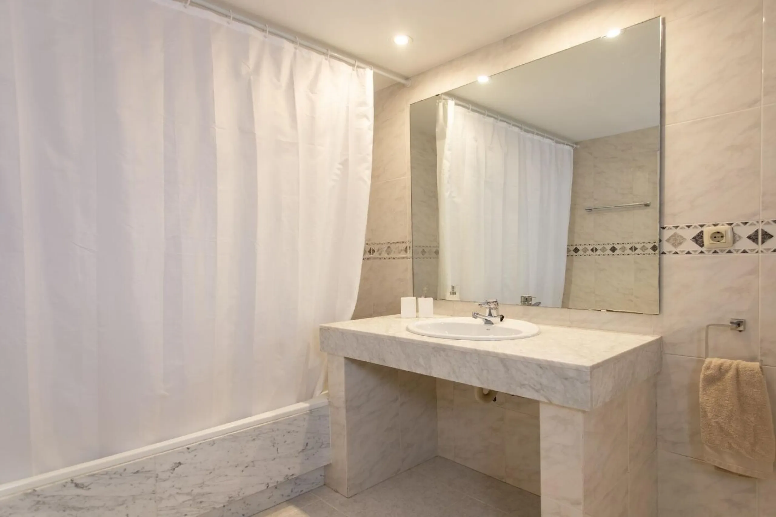 Contemporary Villa with Pool and Sea Views in El Masnou, Barcelona
