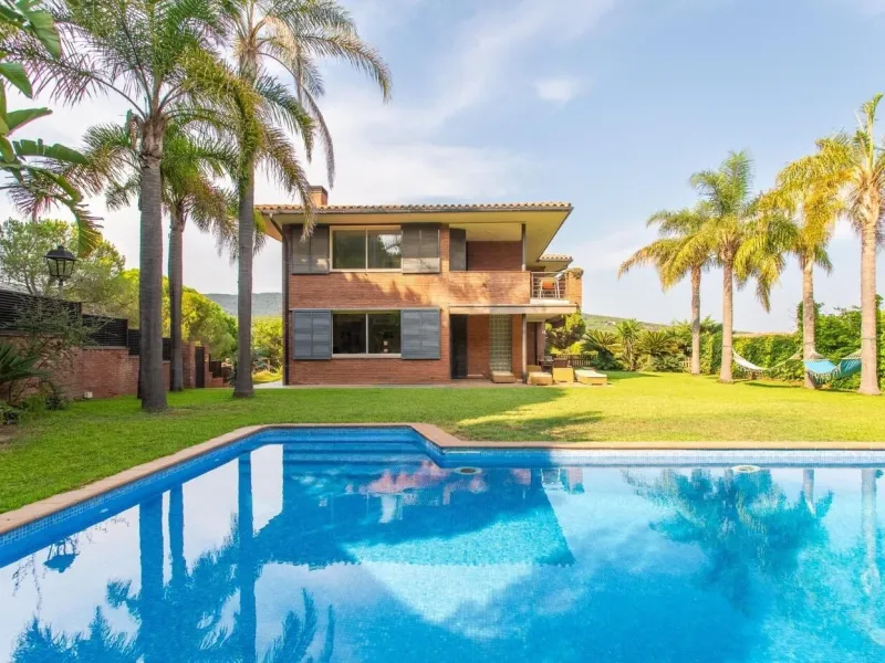 Villa independiente con vistas al mar, jardín y piscina en Sant Andreu de Llavaneres, Barcelona