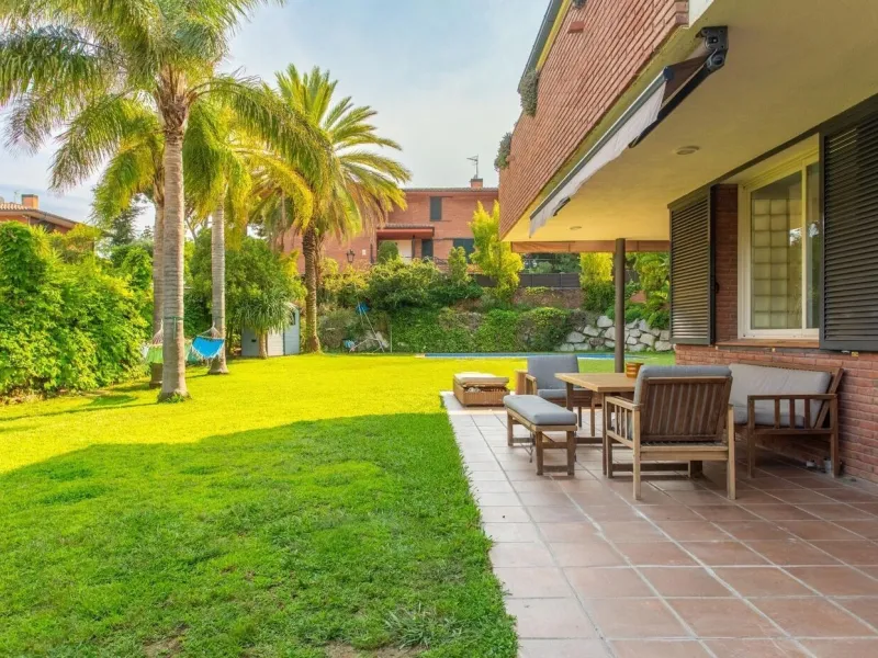 Villa independiente con vistas al mar, jardín y piscina en Sant Andreu de Llavaneres, Barcelona