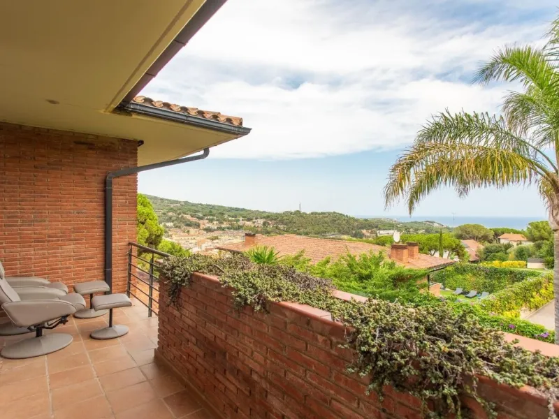 Villa independiente con vistas al mar, jardín y piscina en Sant Andreu de Llavaneres, Barcelona