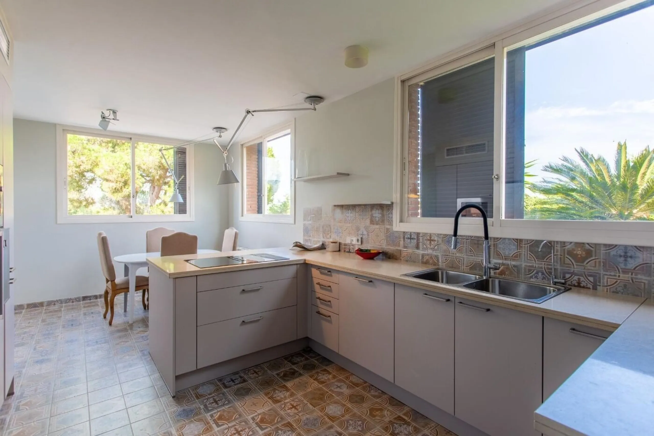 Villa independiente con vistas al mar, jardín y piscina en Sant Andreu de Llavaneres, Barcelona