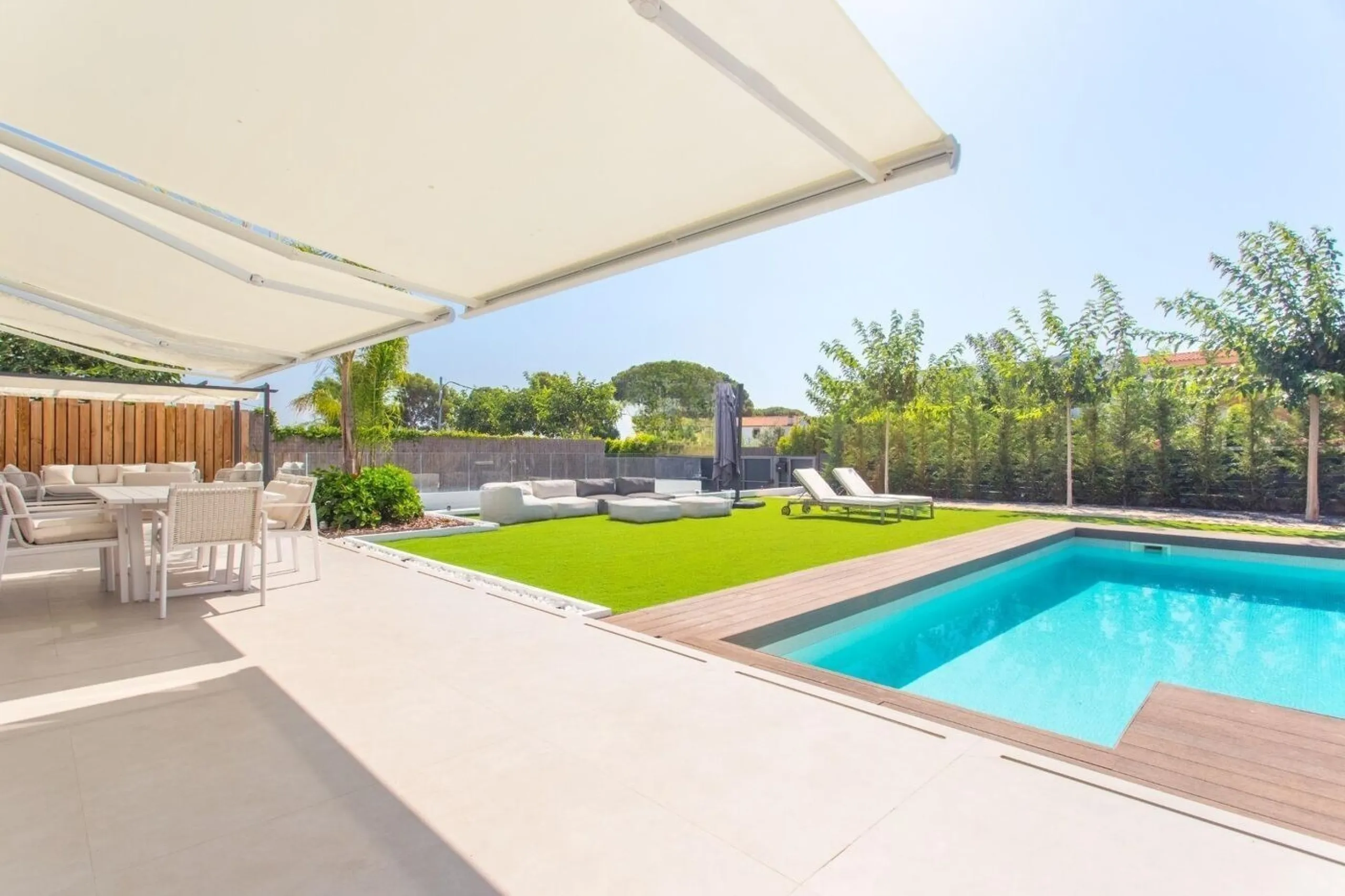Contemporary Design Villa with Private Pool and High-End Finishes in Sant Andreu de Llavaneres, Barcelona
