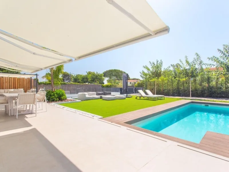 Villa de diseño contemporáneo con piscina y acabados de lujo en Sant Andreu de Llavaneres, Barcelona