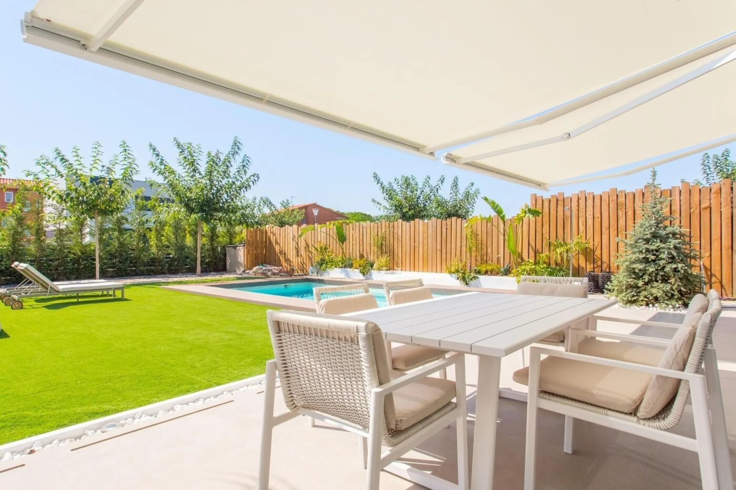 Contemporary Design Villa with Private Pool and High-End Finishes in Sant Andreu de Llavaneres, Barcelona