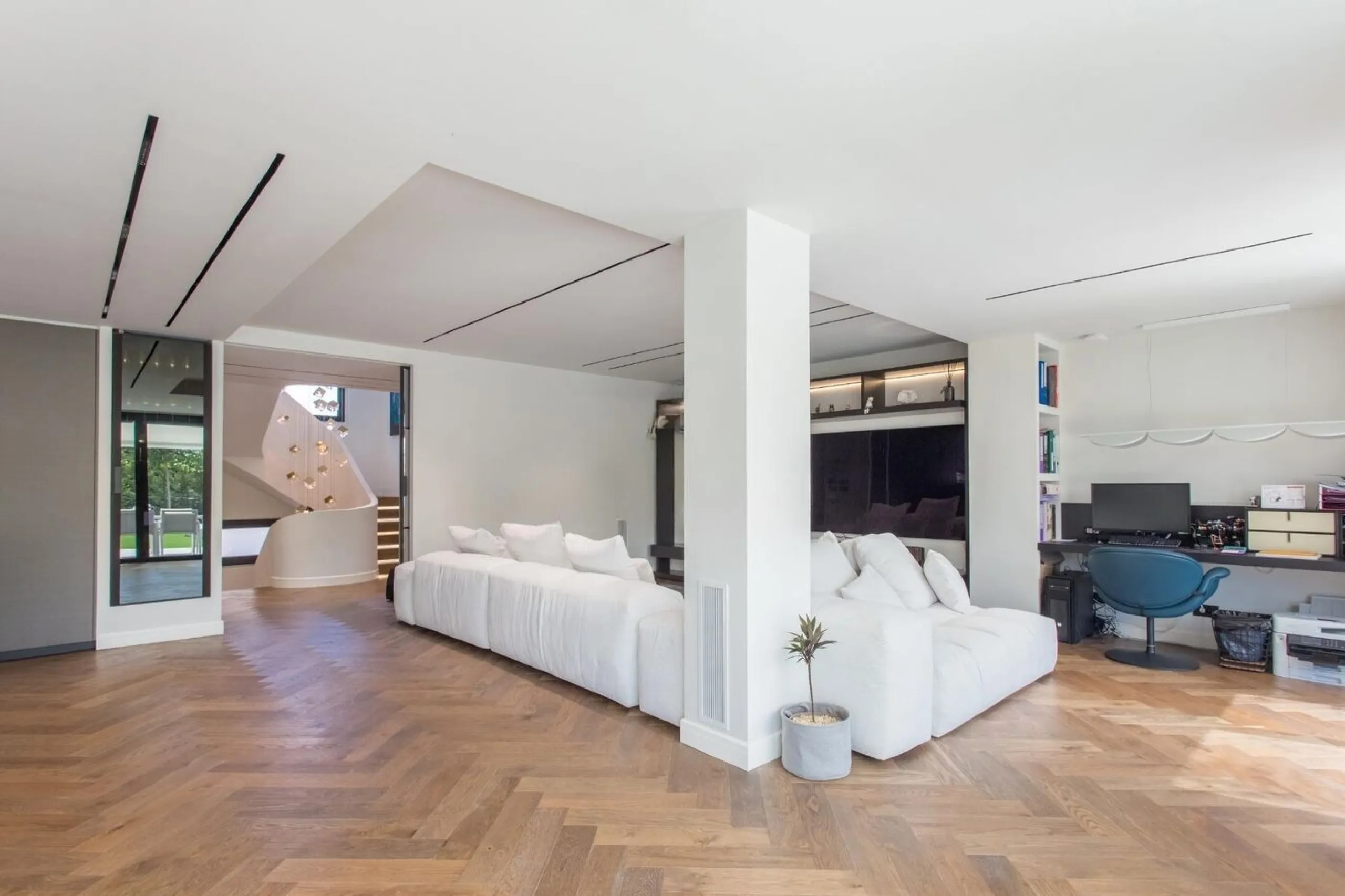 Contemporary Design Villa with Private Pool and High-End Finishes in Sant Andreu de Llavaneres, Barcelona