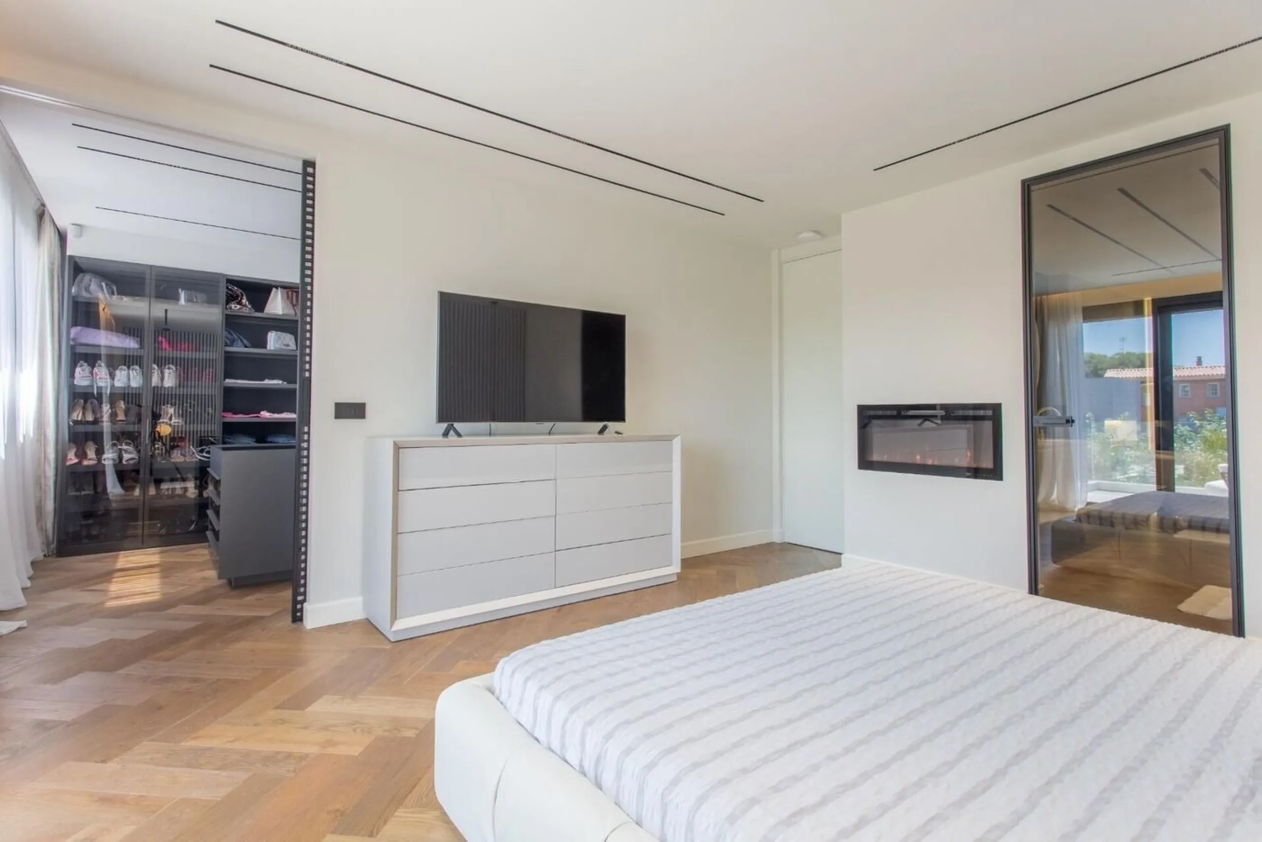 Contemporary Design Villa with Private Pool and High-End Finishes in Sant Andreu de Llavaneres, Barcelona